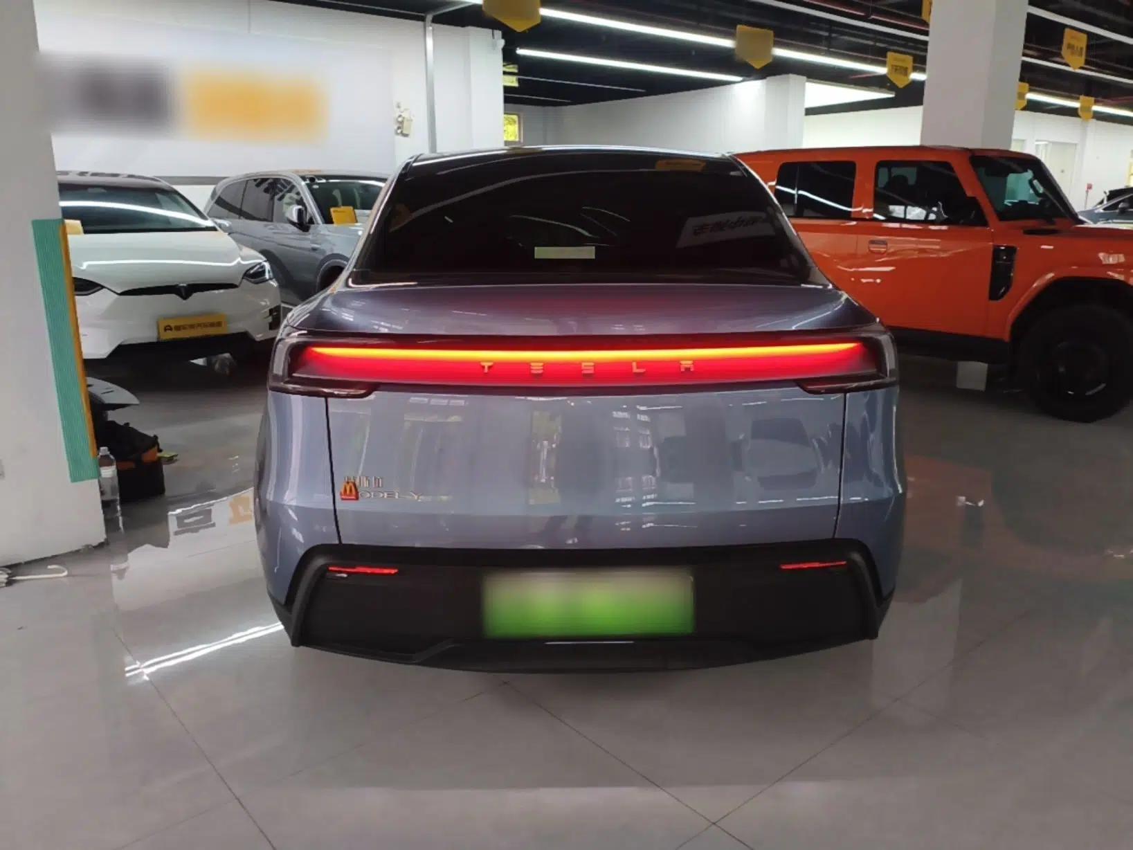 Tesla Model Y 2025 Rear-Wheel-Drive Version — миниатюра 5