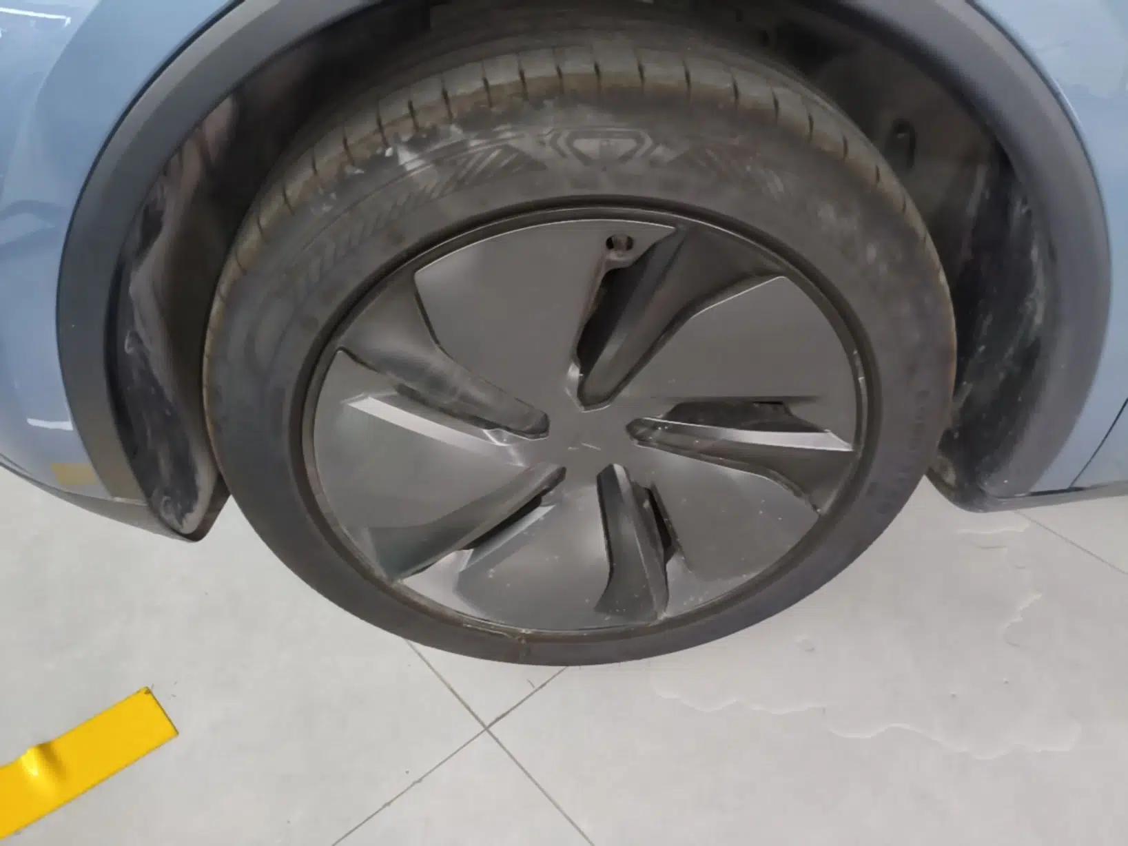 Tesla Model Y 2025 Rear-Wheel-Drive Version — миниатюра 10