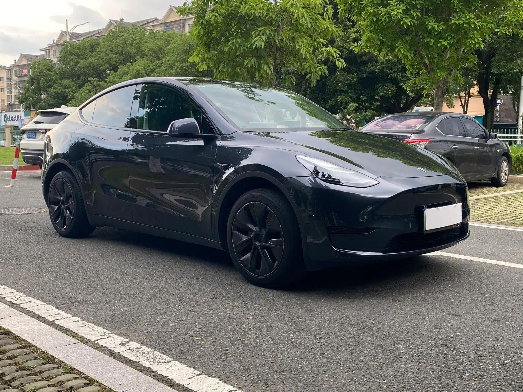 Tesla Model Y 2024 Rear-Wheel-Drive Version — миниатюра 3
