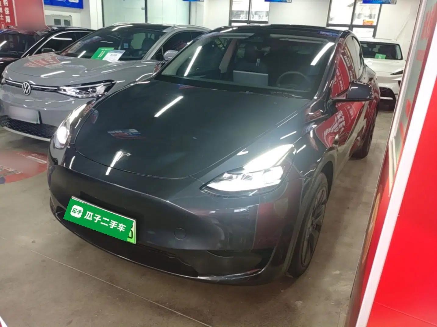 Tesla Model Y 2024 Rear-Wheel-Drive Version — миниатюра 1
