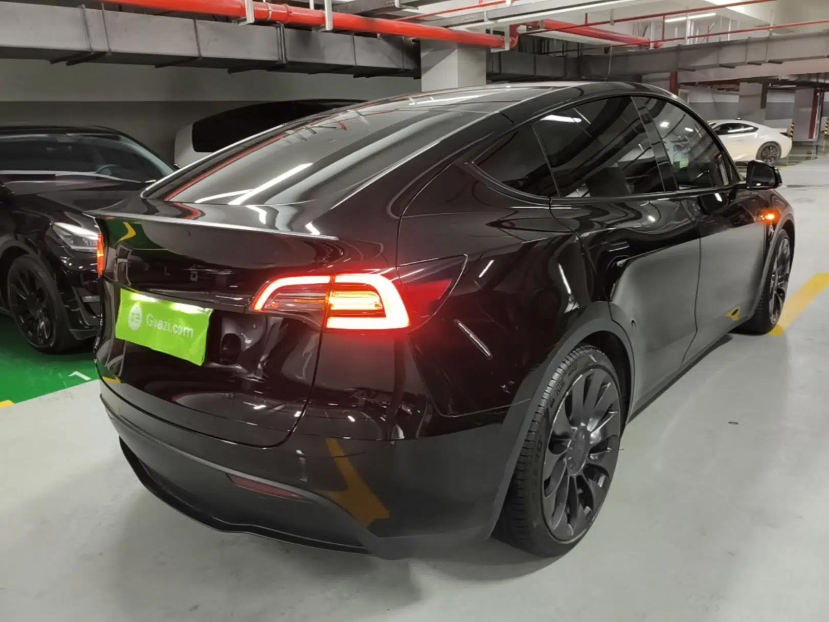 Tesla Model Y 2022 Performance High-Performance All-Wheel-Drive Version — миниатюра 6
