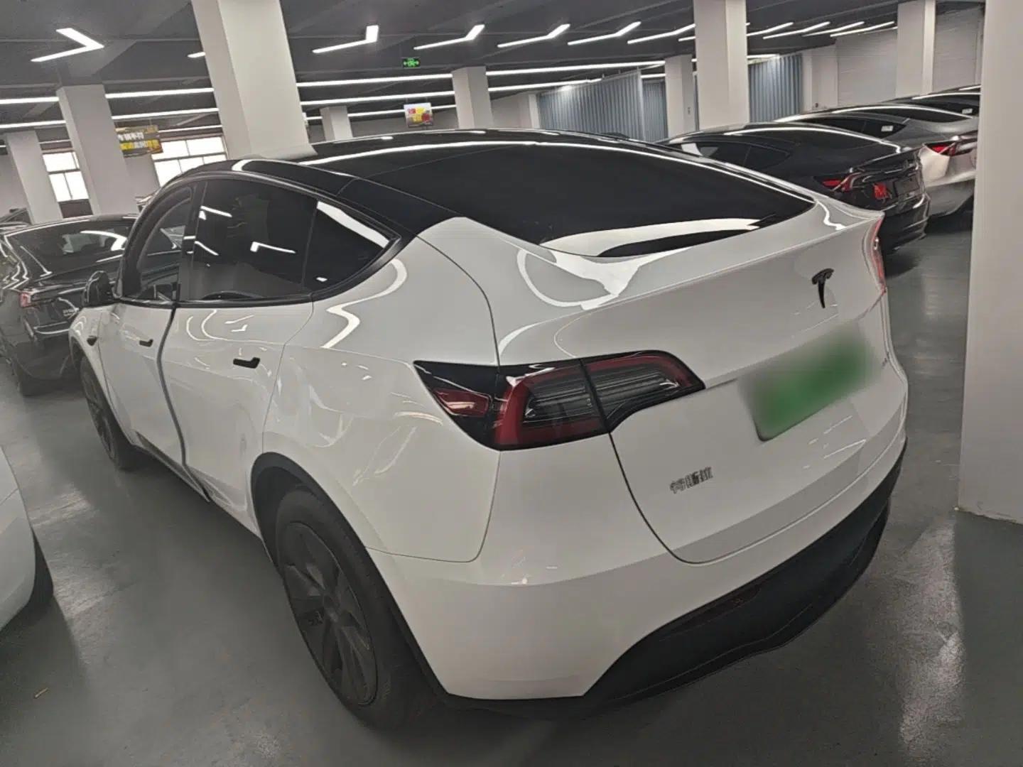 Tesla Model Y 2024 Rear-Wheel-Drive Version — миниатюра 4