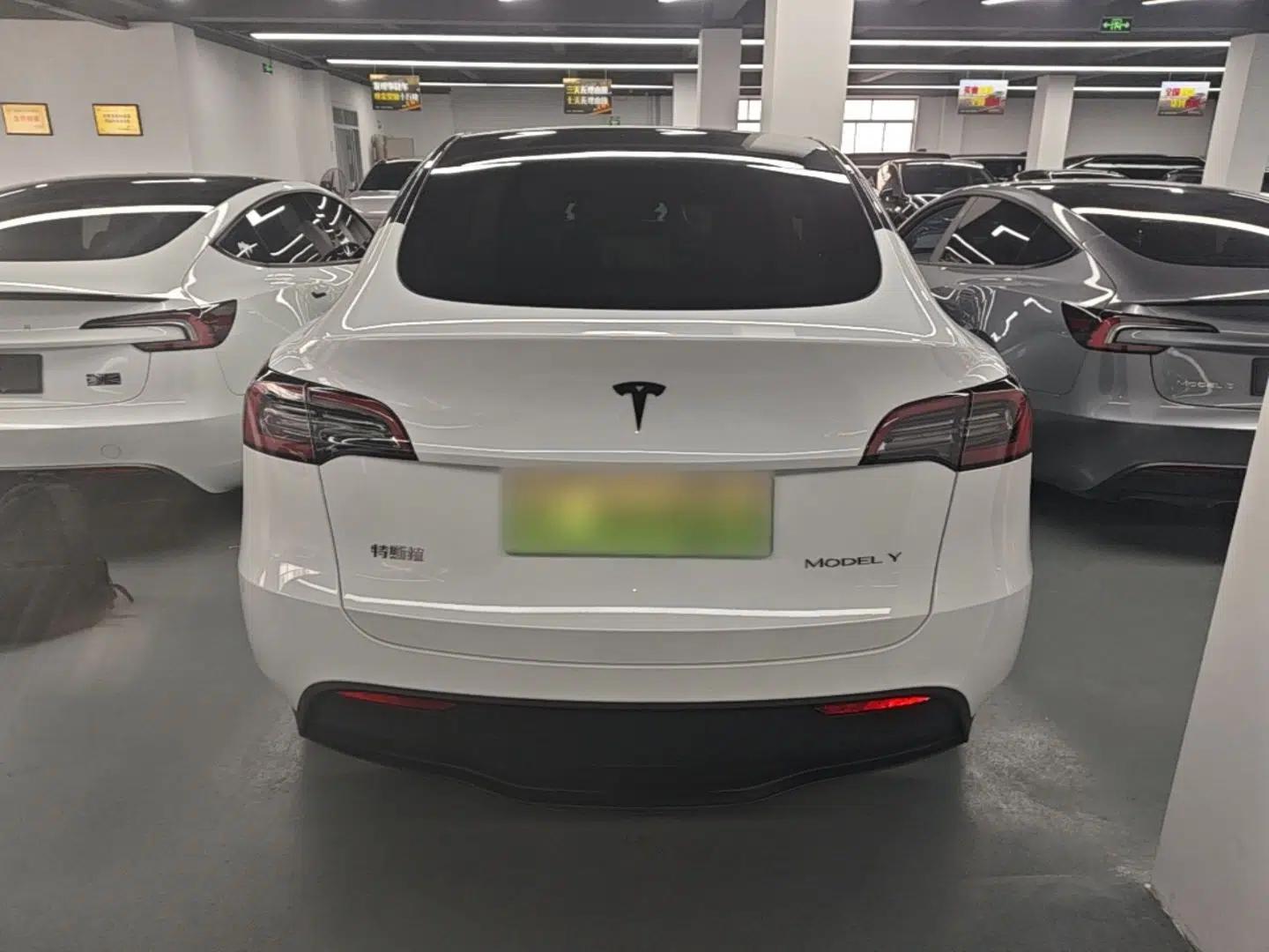 Tesla Model Y 2024 Rear-Wheel-Drive Version — миниатюра 5