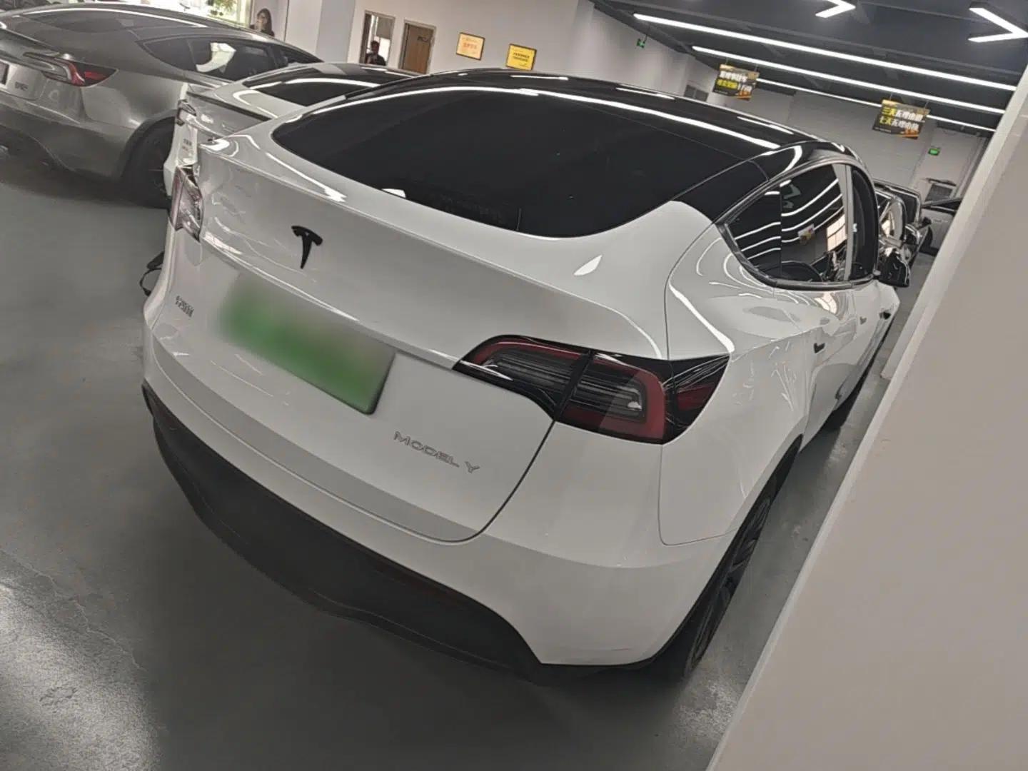 Tesla Model Y 2024 Rear-Wheel-Drive Version — миниатюра 6