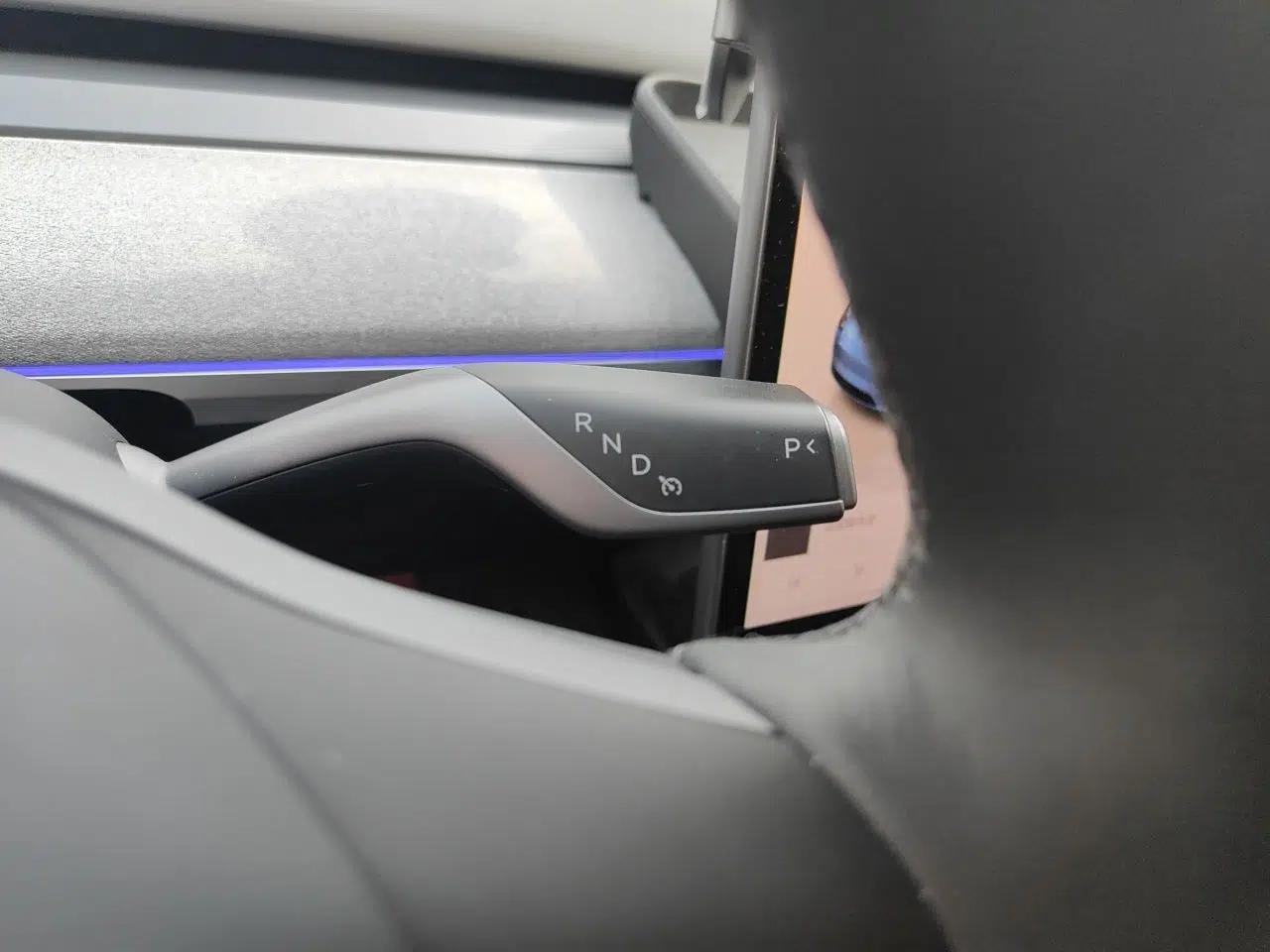 Tesla Model Y 2023 Long-Range All-Wheel-Drive Version — миниатюра 14