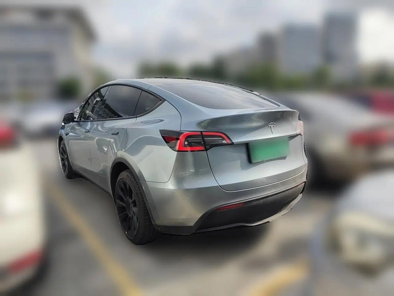Tesla Model Y 2023 Long-Range All-Wheel-Drive Version — миниатюра 4