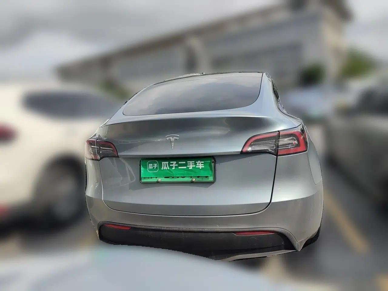 Tesla Model Y 2023 Long-Range All-Wheel-Drive Version — миниатюра 5