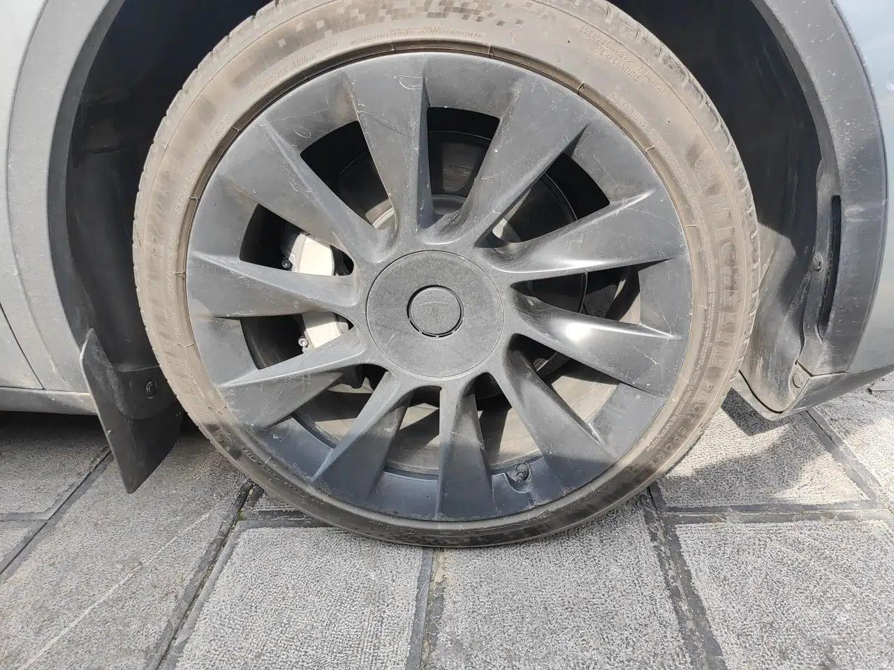 Tesla Model Y 2023 Long-Range All-Wheel-Drive Version — миниатюра 8