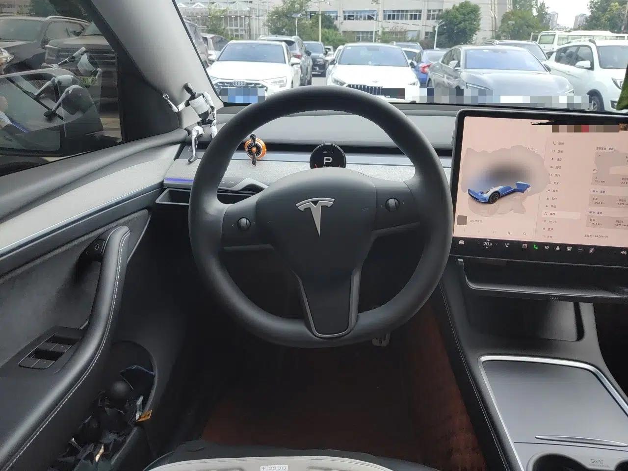 Tesla Model Y 2023 Long-Range All-Wheel-Drive Version — миниатюра 10