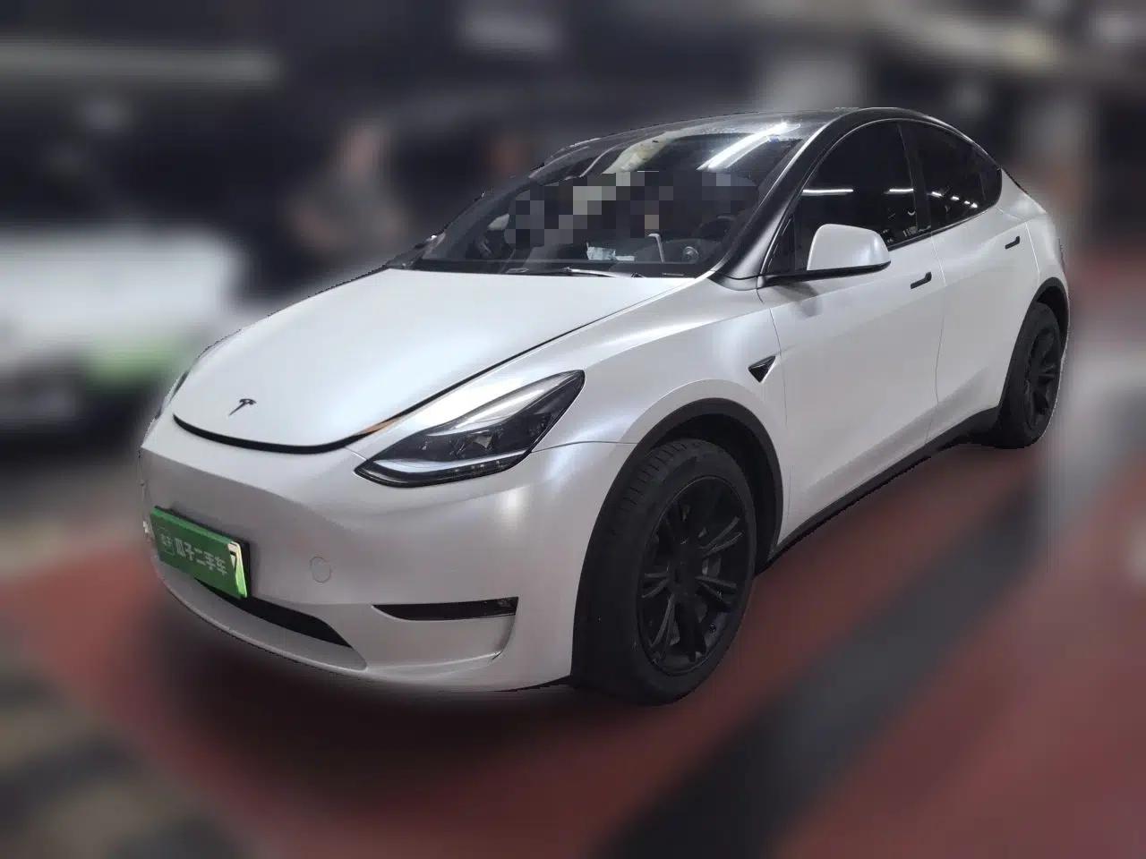 Tesla Model Y 2023 Long-Range All-Wheel-Drive Version — миниатюра 1
