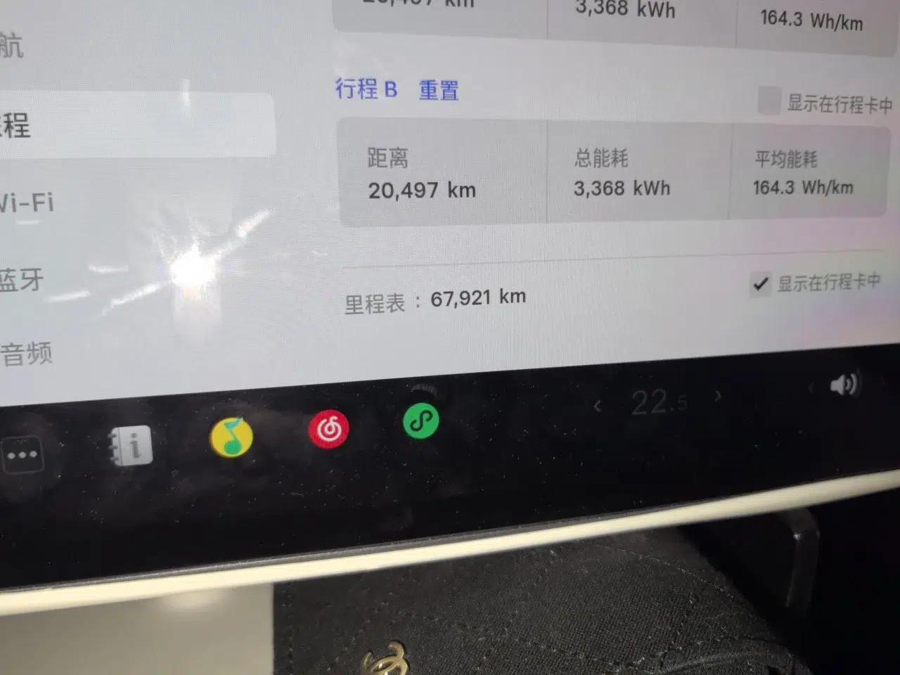 Tesla Model Y 2023 Long-Range All-Wheel-Drive Version — миниатюра 12