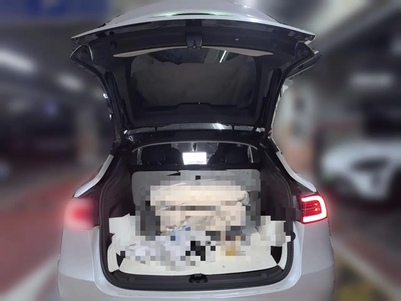 Tesla Model Y 2023 Long-Range All-Wheel-Drive Version — миниатюра 19