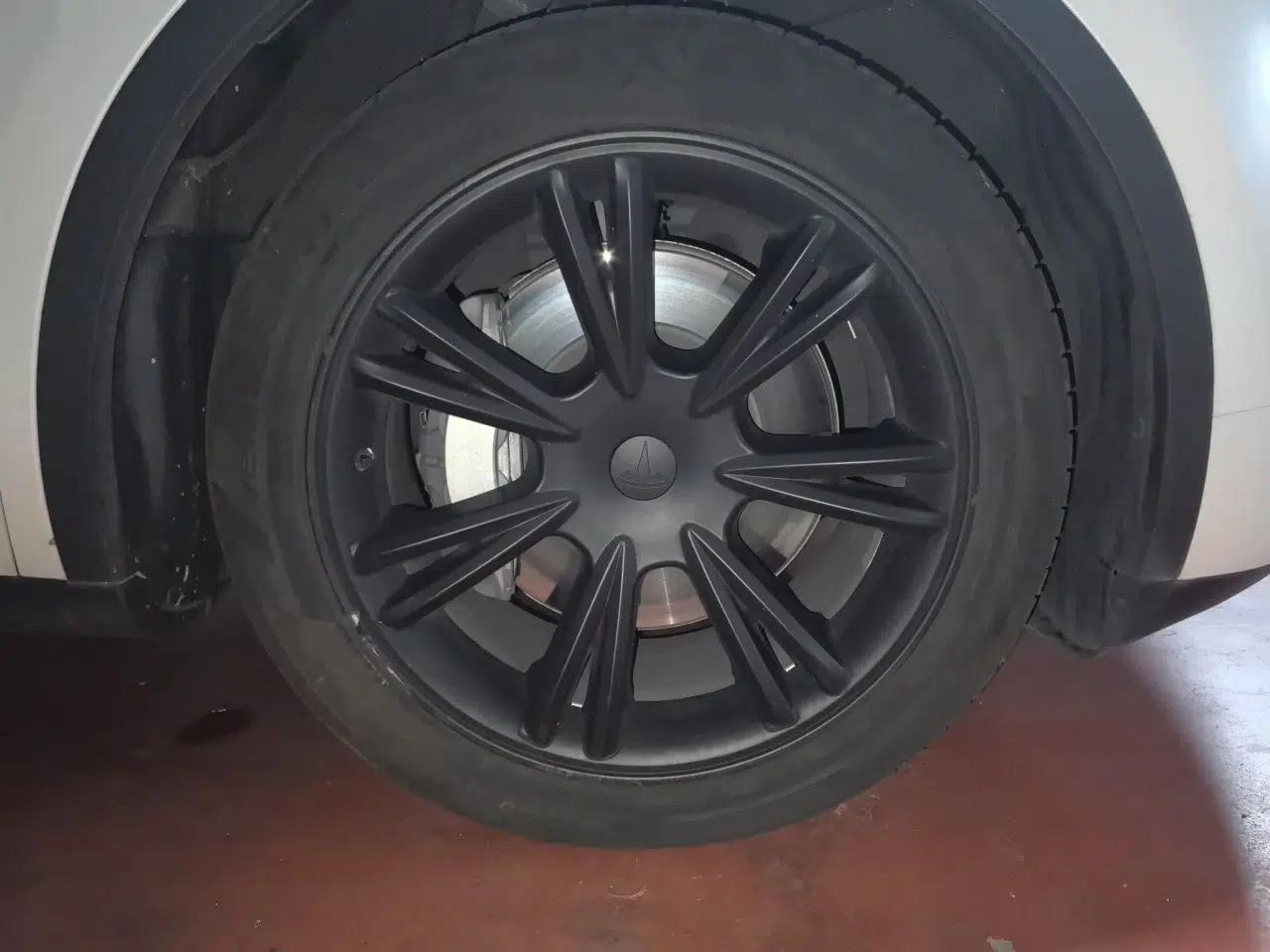 Tesla Model Y 2023 Long-Range All-Wheel-Drive Version — миниатюра 8