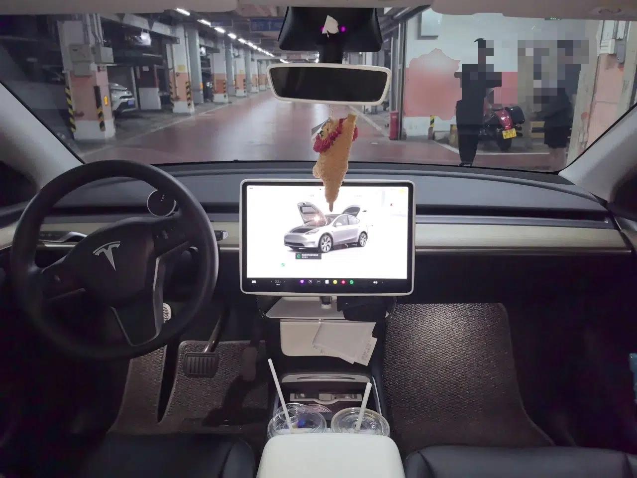Tesla Model Y 2023 Long-Range All-Wheel-Drive Version — миниатюра 9