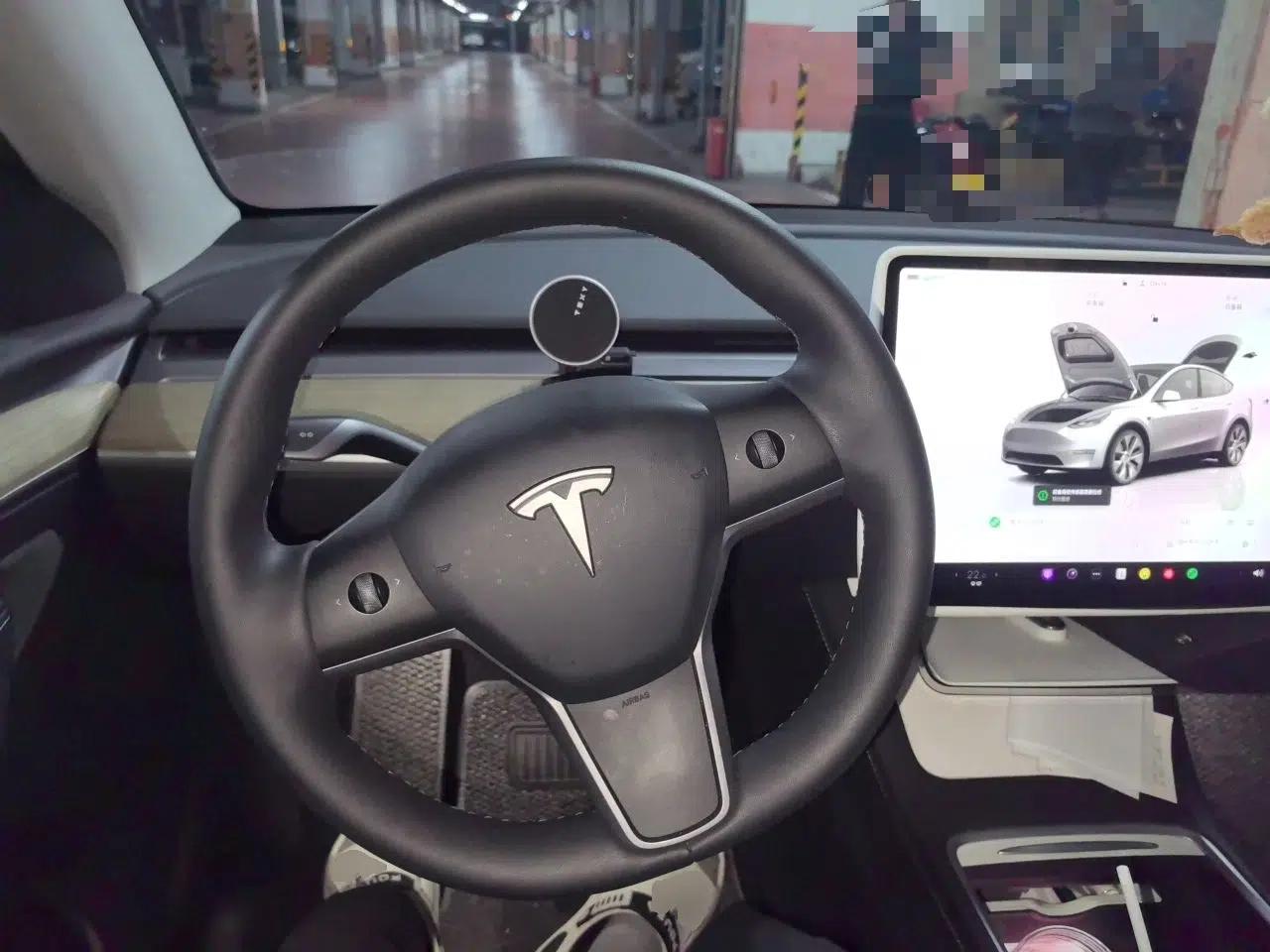 Tesla Model Y 2023 Long-Range All-Wheel-Drive Version — миниатюра 10