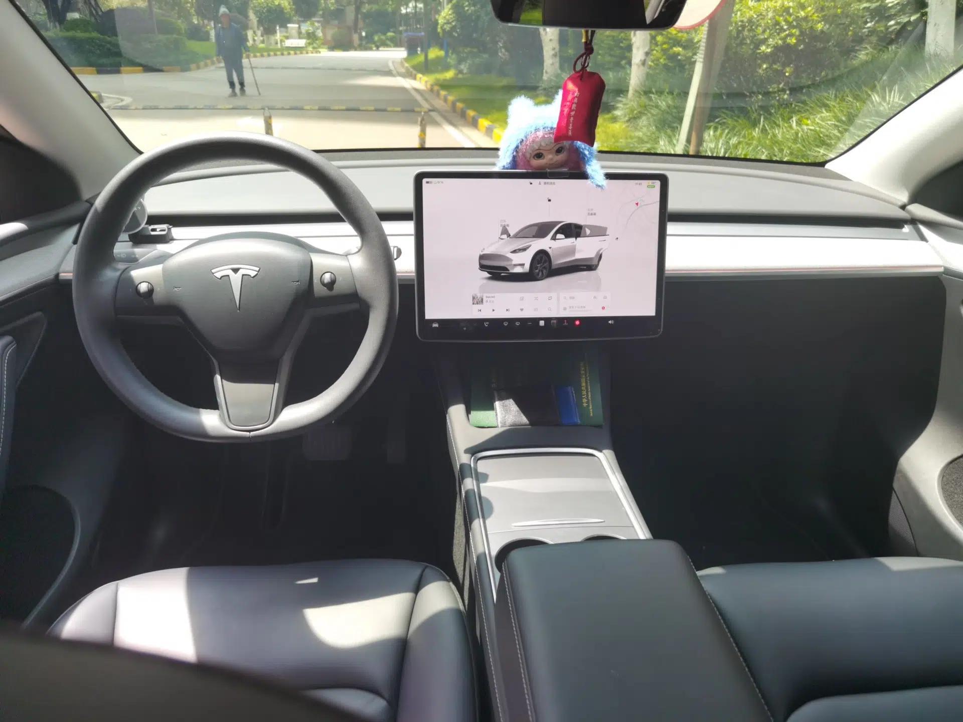 Tesla Model Y 2023 Rear-Wheel-Drive Version — миниатюра 9