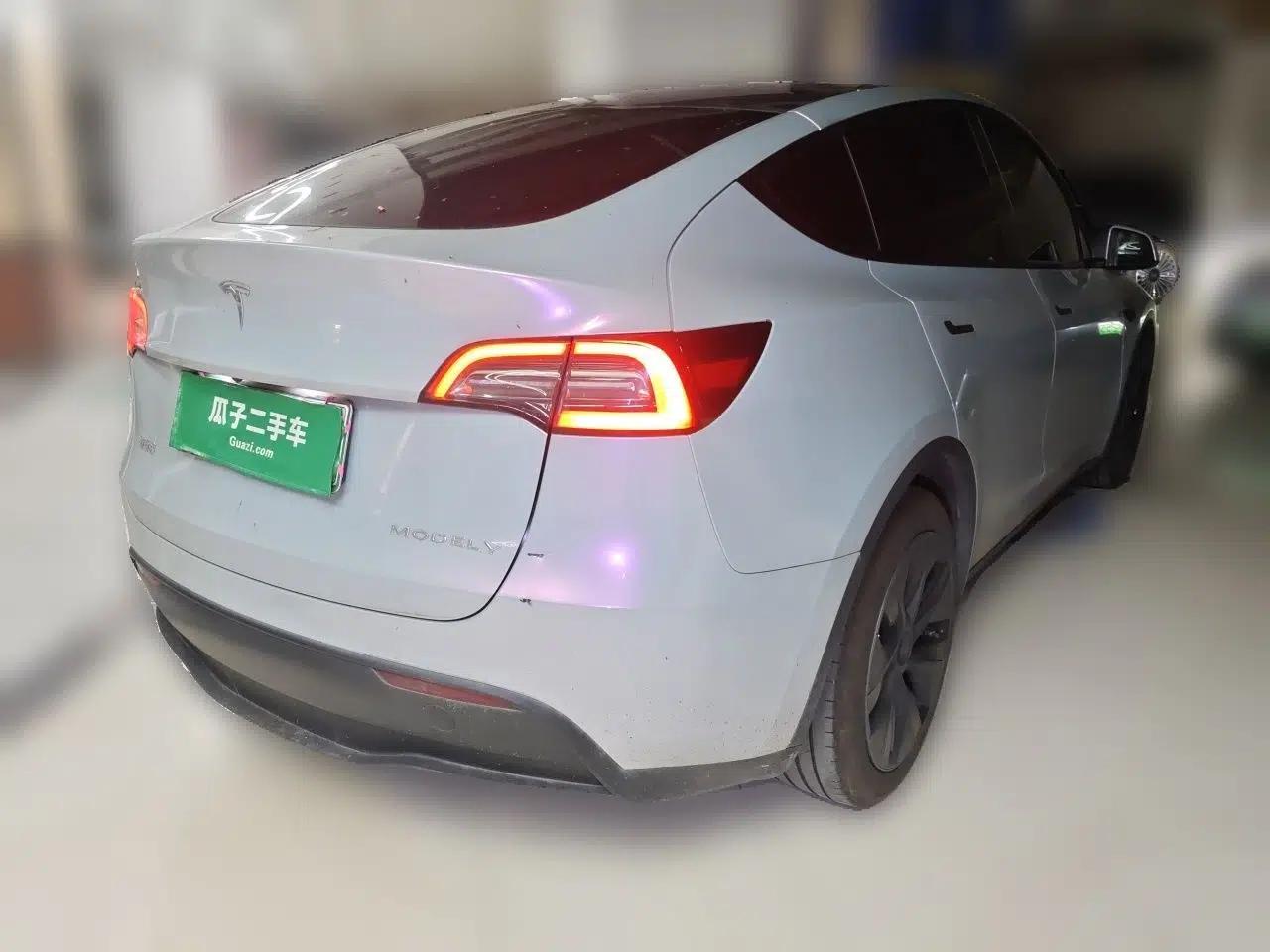 Tesla Model Y 2023 Rear-Wheel-Drive Version — миниатюра 6