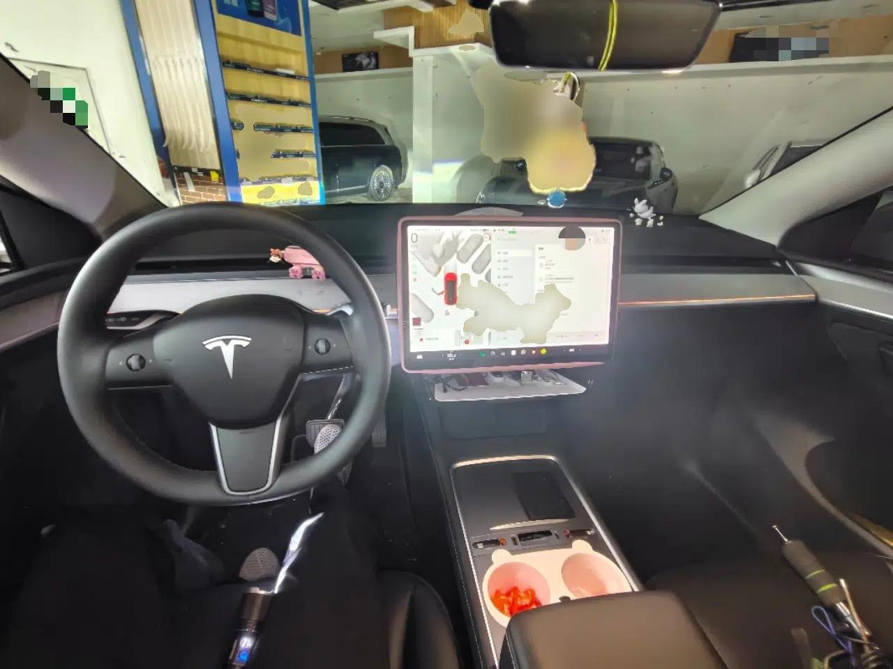 Tesla Model Y 2023 Rear-Wheel-Drive Version — миниатюра 9