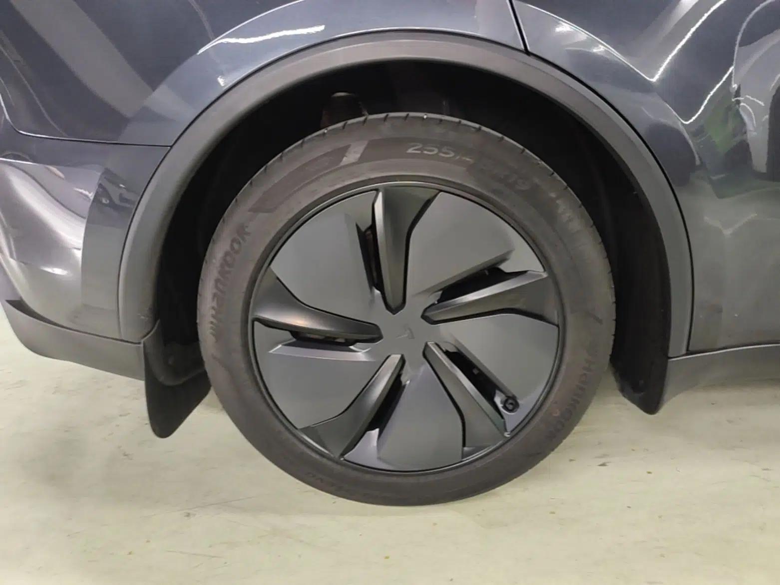 Tesla Model Y 2025 Long-Range All-Wheel Drive First Edition — миниатюра 11