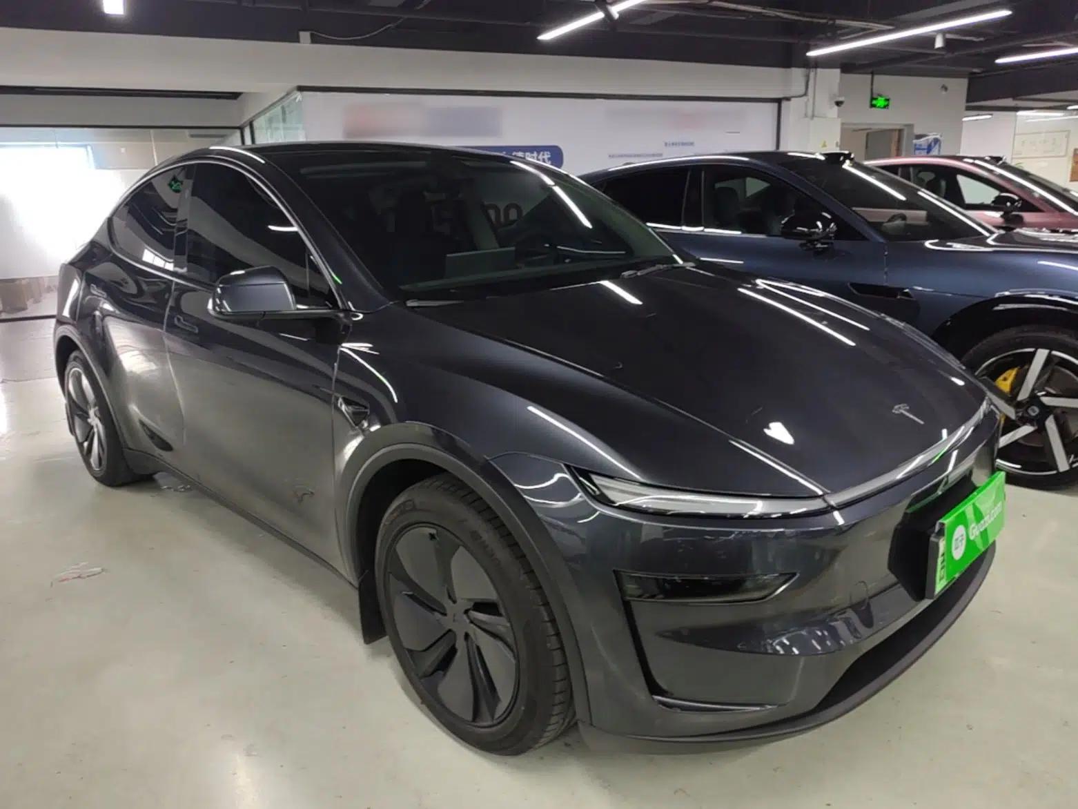 Tesla Model Y 2025 Long-Range All-Wheel Drive First Edition — миниатюра 3