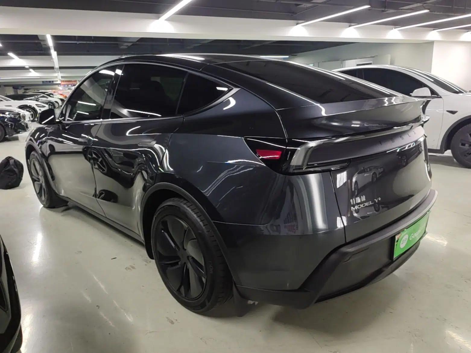 Tesla Model Y 2025 Long-Range All-Wheel Drive First Edition — миниатюра 4