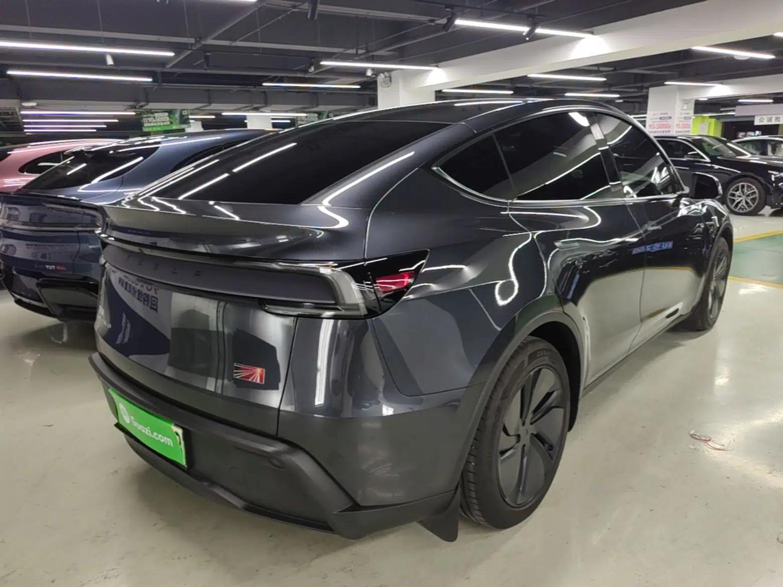 Tesla Model Y 2025 Long-Range All-Wheel Drive First Edition — миниатюра 6
