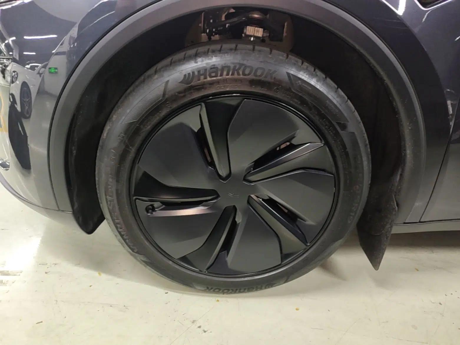 Tesla Model Y 2025 Long-Range All-Wheel Drive First Edition — миниатюра 10