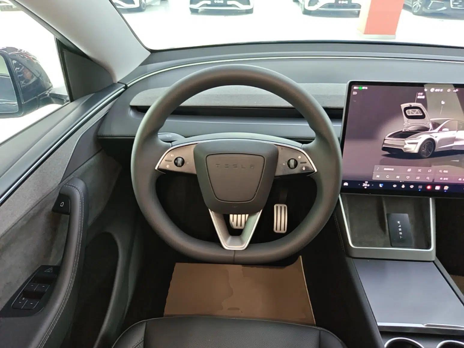Tesla Model Y 2025 Updated Version Long-Range All-Wheel Drive — миниатюра 13