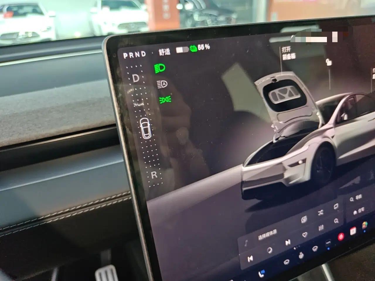 Tesla Model Y 2025 Updated Version Long-Range All-Wheel Drive — миниатюра 16