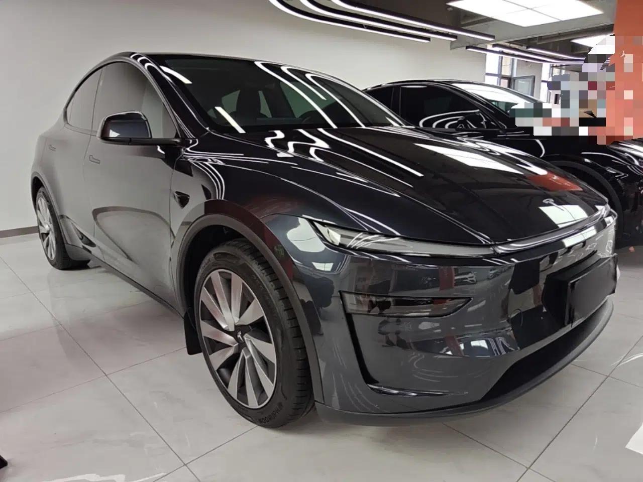 Tesla Model Y 2025 Updated Version Long-Range All-Wheel Drive — миниатюра 3
