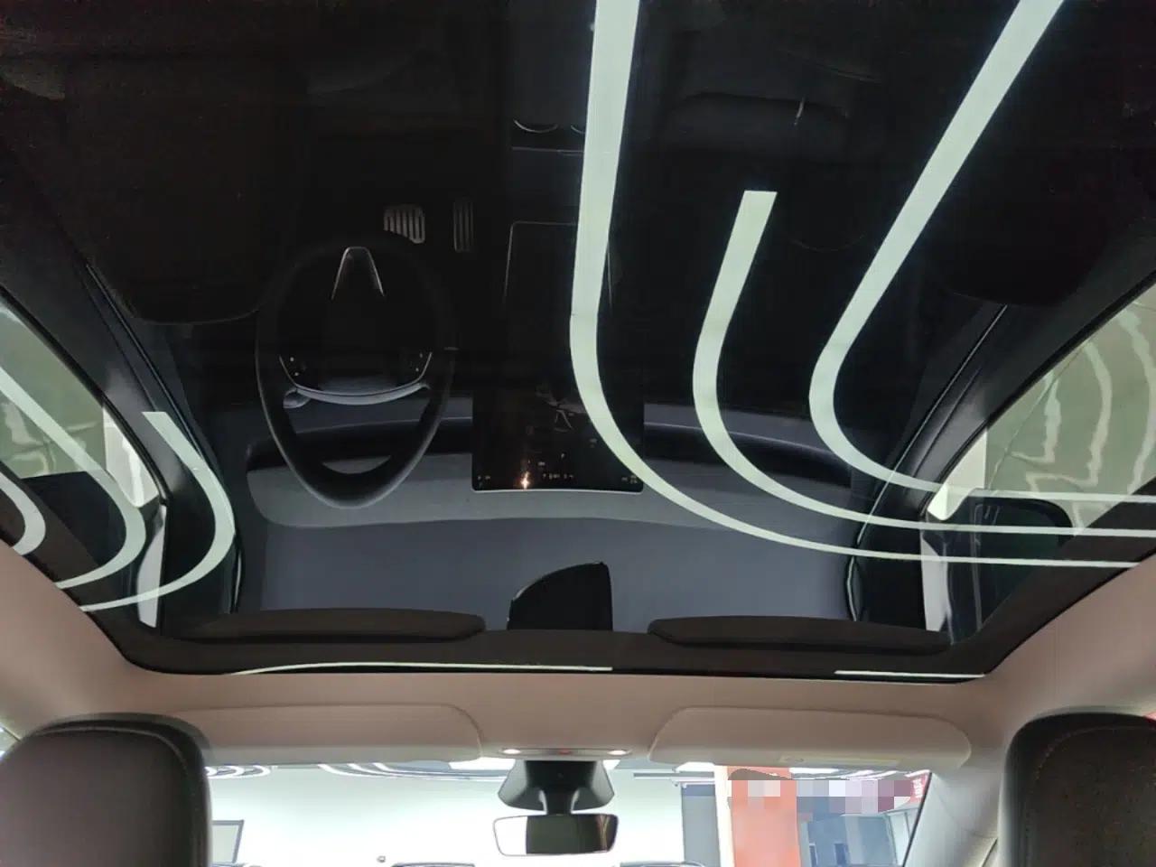 Tesla Model Y 2025 Updated Version Long-Range All-Wheel Drive — миниатюра 21