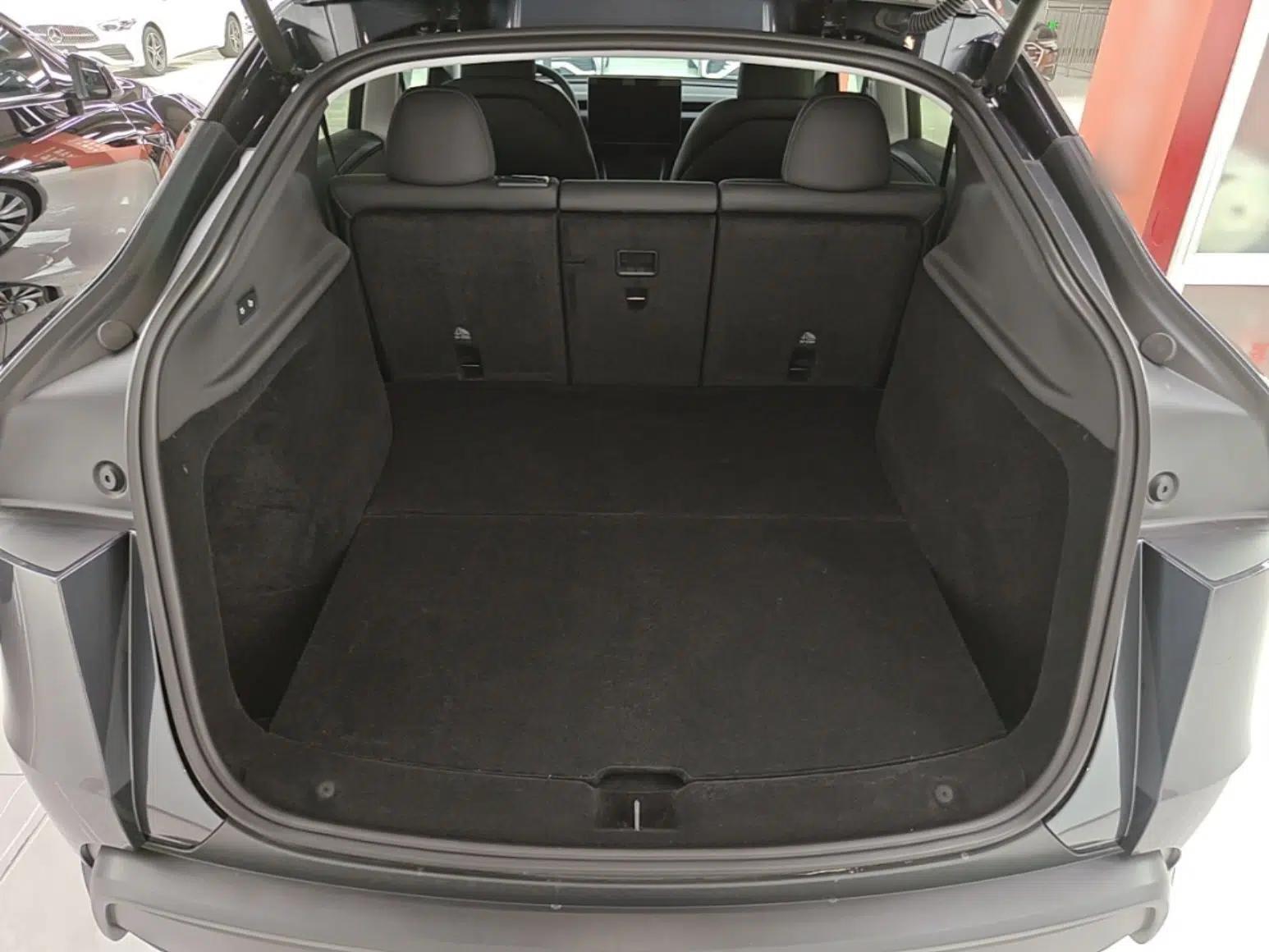 Tesla Model Y 2025 Updated Version Long-Range All-Wheel Drive — миниатюра 22