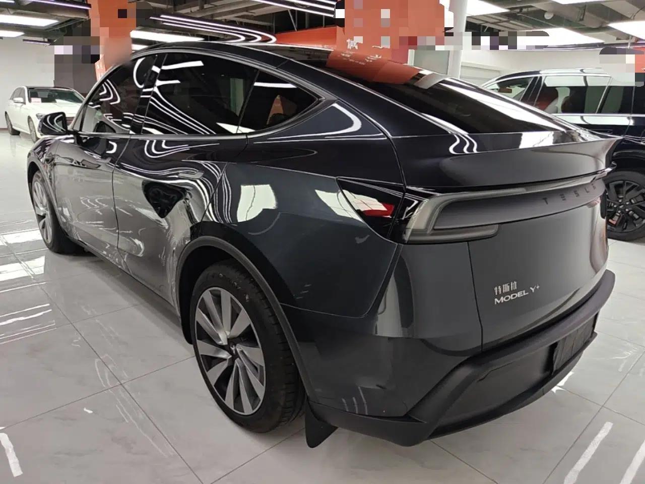 Tesla Model Y 2025 Updated Version Long-Range All-Wheel Drive — миниатюра 4