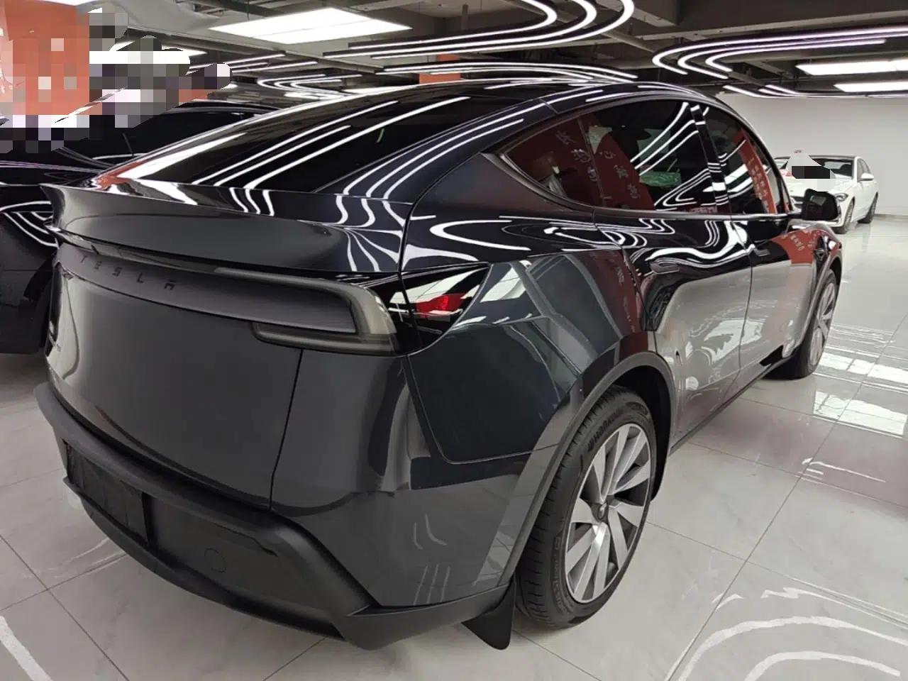Tesla Model Y 2025 Updated Version Long-Range All-Wheel Drive — миниатюра 6