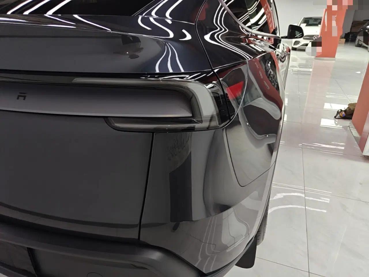 Tesla Model Y 2025 Updated Version Long-Range All-Wheel Drive — миниатюра 9