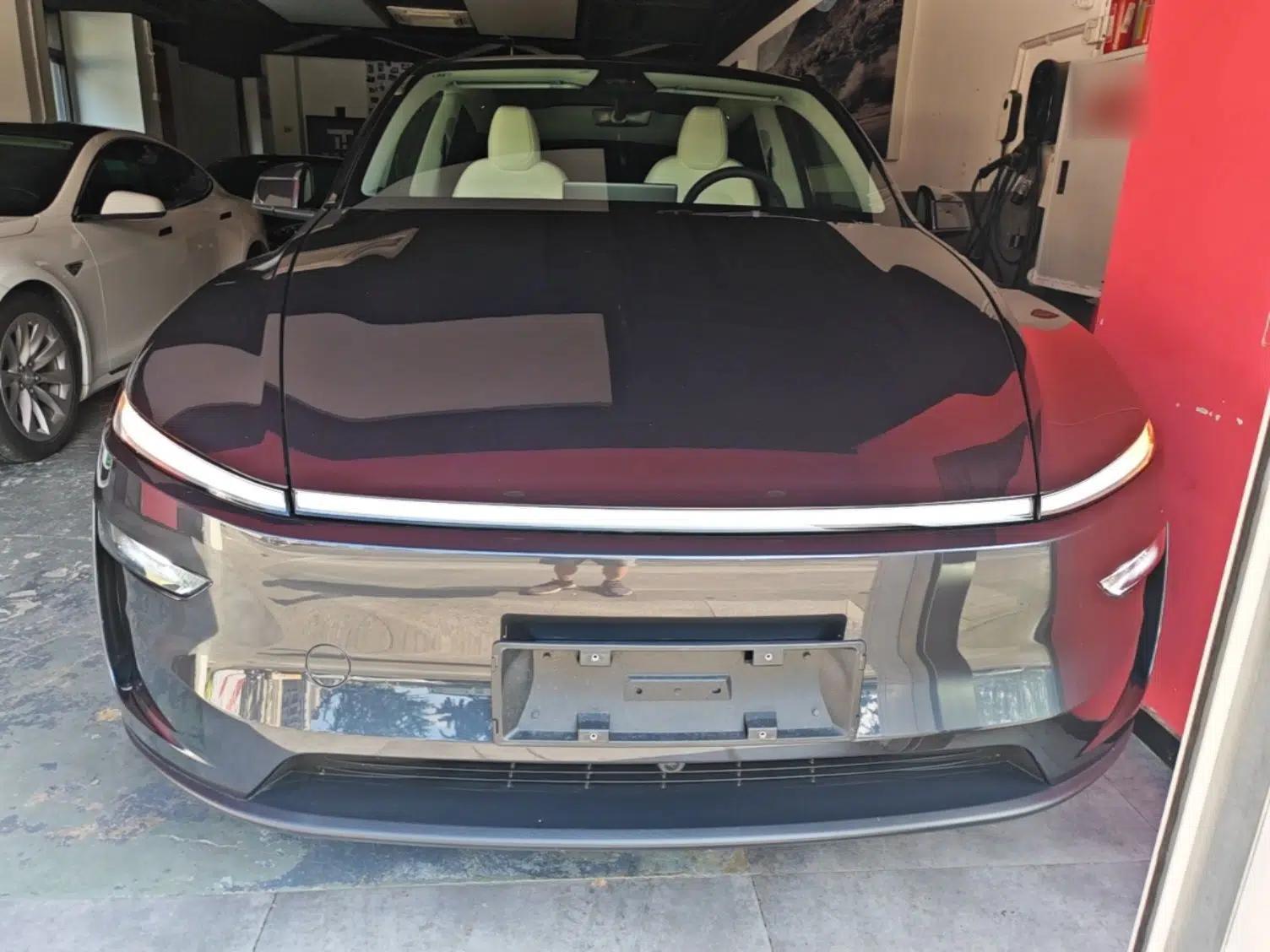 Tesla Model Y 2025 Long-Range All-Wheel Drive First Edition — миниатюра 2