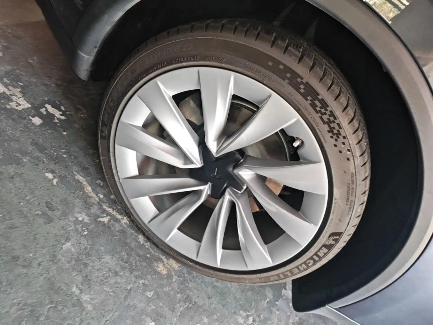 Tesla Model Y 2025 Long-Range All-Wheel Drive First Edition — миниатюра 11