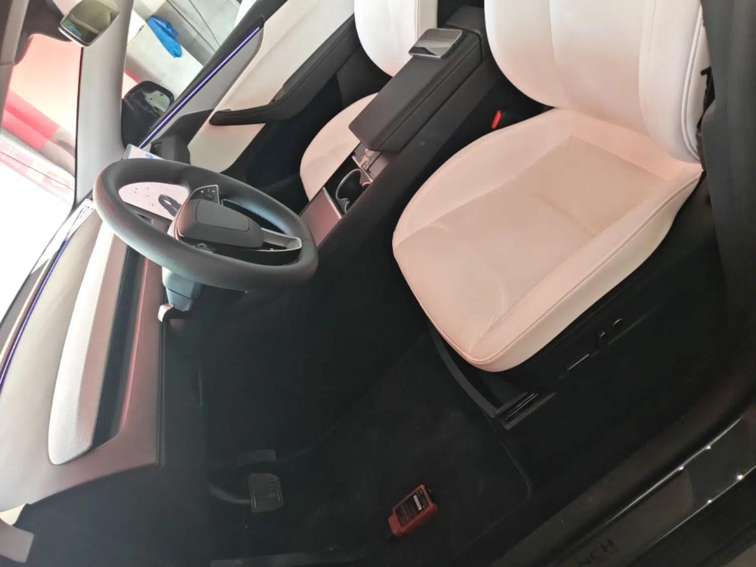 Tesla Model Y 2025 Long-Range All-Wheel Drive First Edition — миниатюра 17