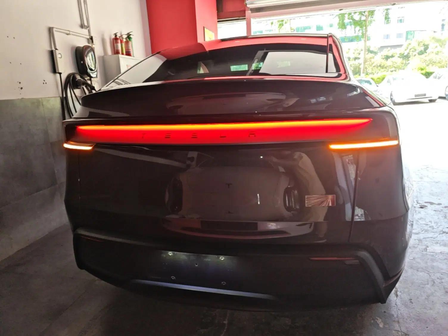 Tesla Model Y 2025 Long-Range All-Wheel Drive First Edition — миниатюра 5