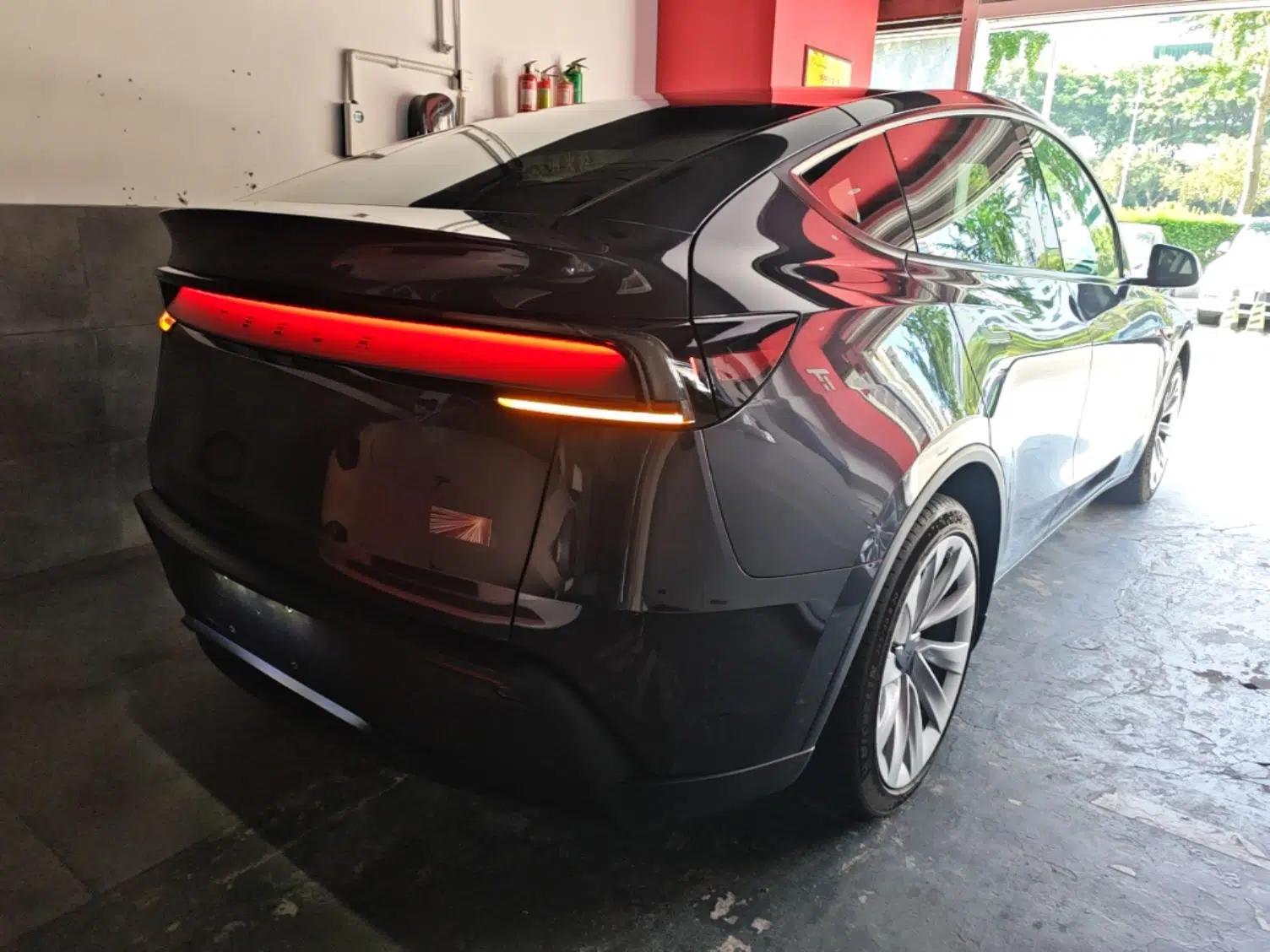 Tesla Model Y 2025 Long-Range All-Wheel Drive First Edition — миниатюра 6