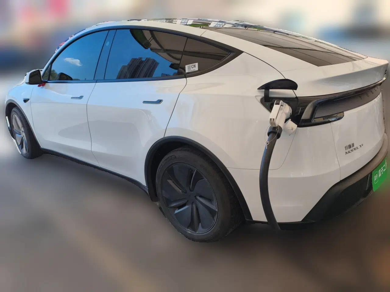 Tesla Model Y 2026 Long-Range All-Wheel-Drive Model — миниатюра 4