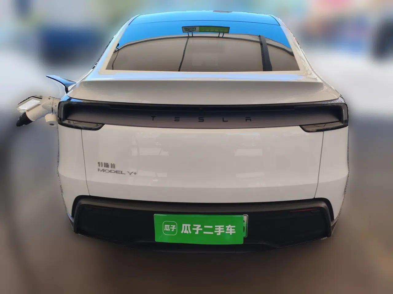 Tesla Model Y 2026 Long-Range All-Wheel-Drive Model — миниатюра 5