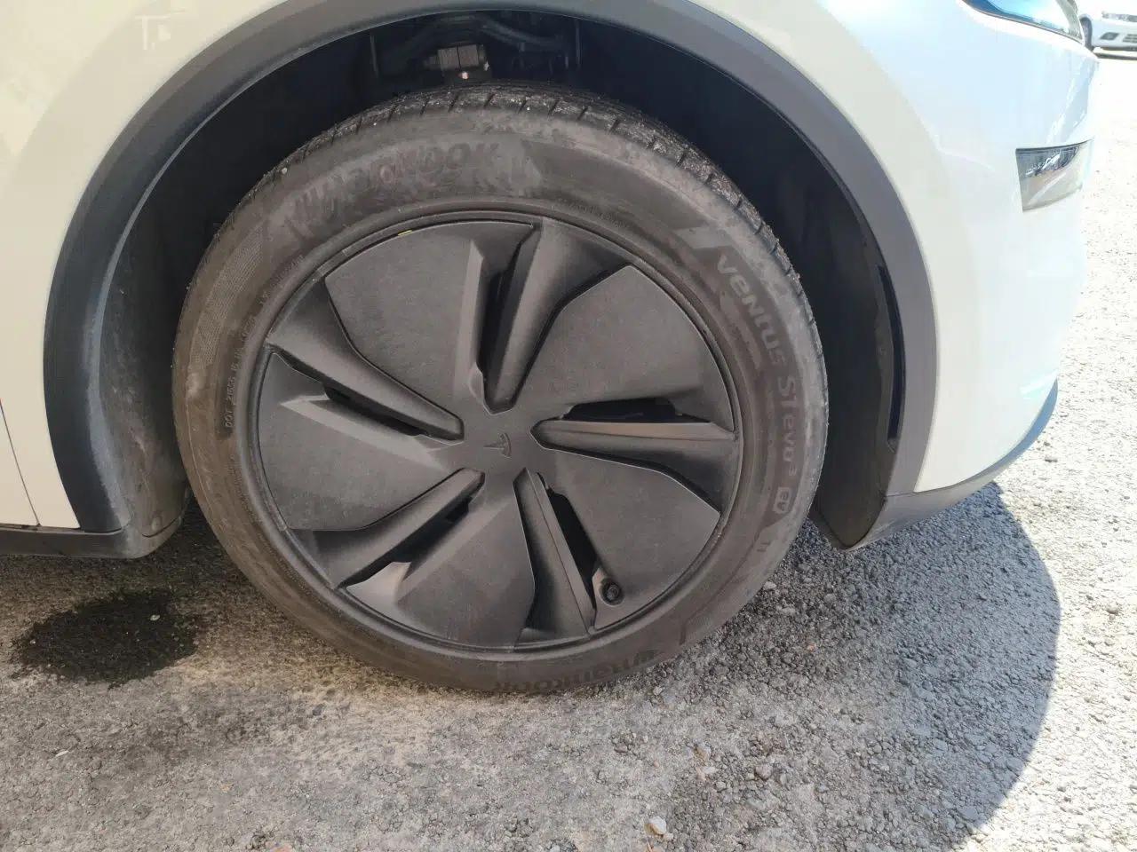 Tesla Model Y 2026 Long-Range All-Wheel-Drive Model — миниатюра 8