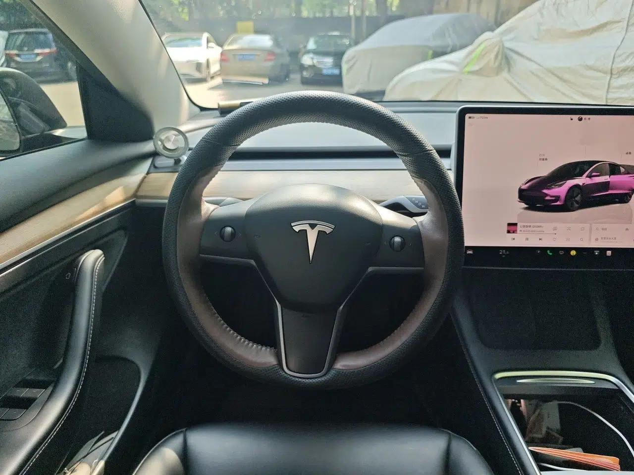 Tesla Model 3 2022 Rear-Wheel-Drive Version — миниатюра 10