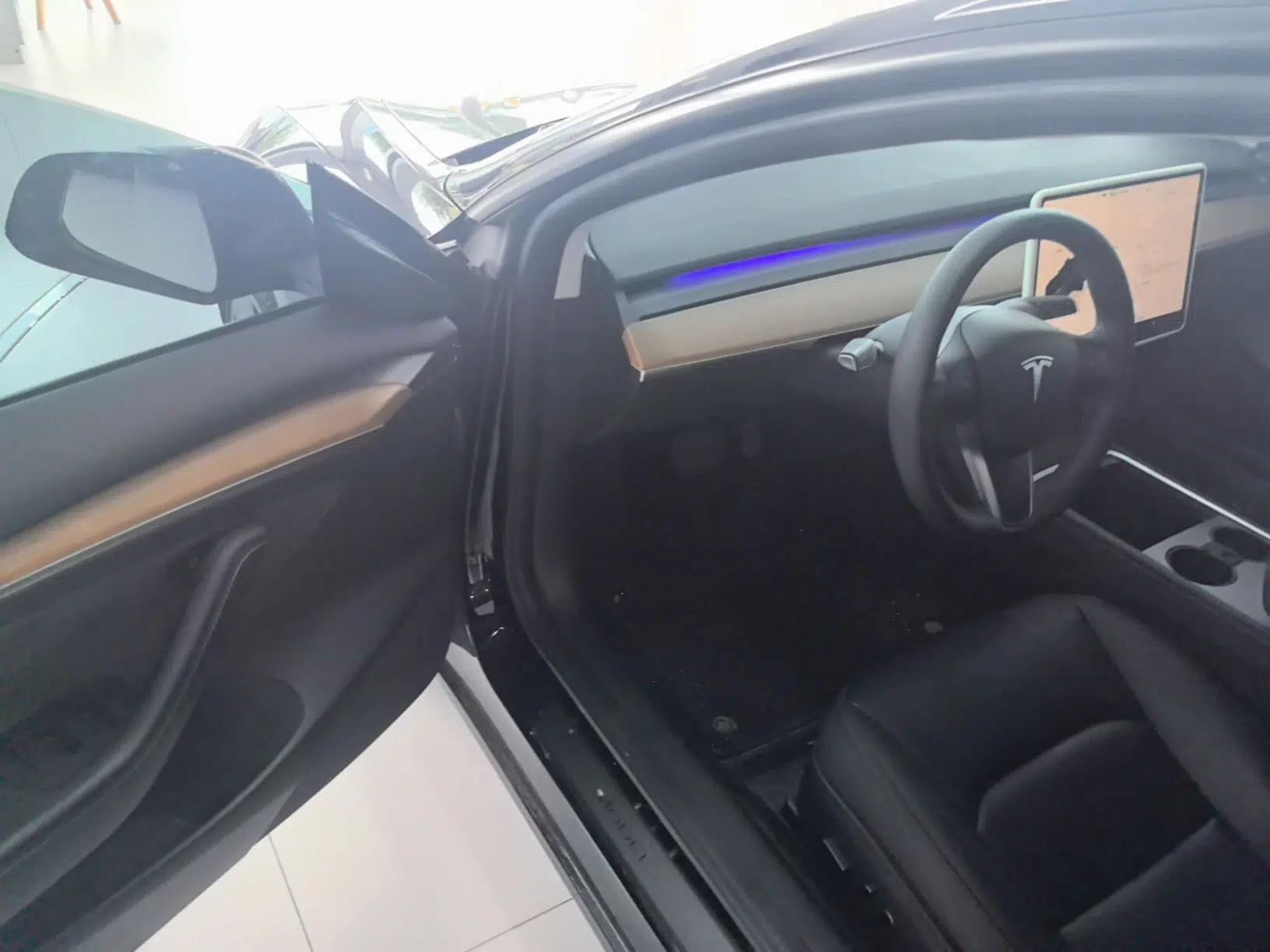 Tesla Model 3 2022 Rear-Wheel-Drive Version — миниатюра 23