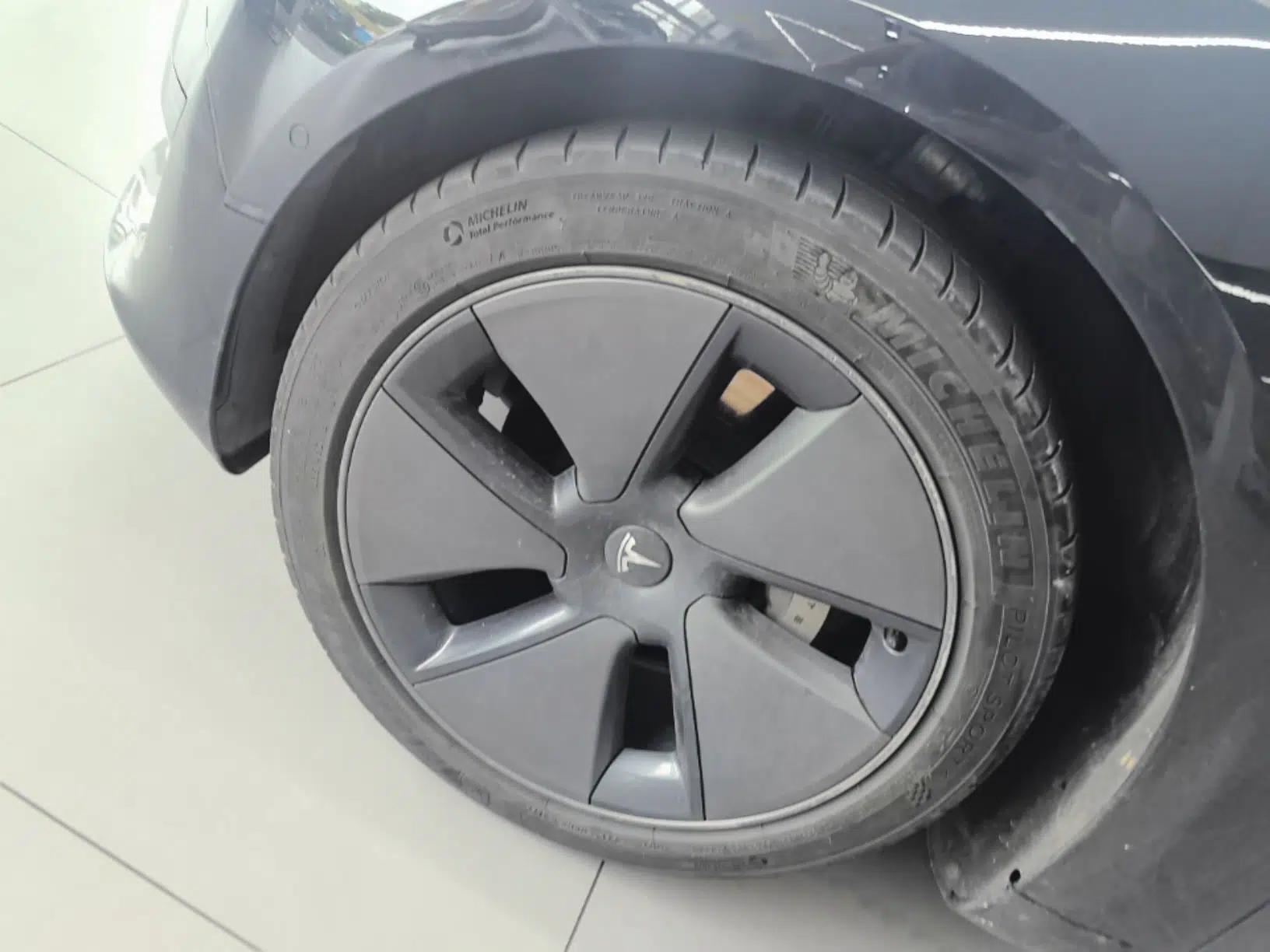 Tesla Model 3 2022 Rear-Wheel-Drive Version — миниатюра 10