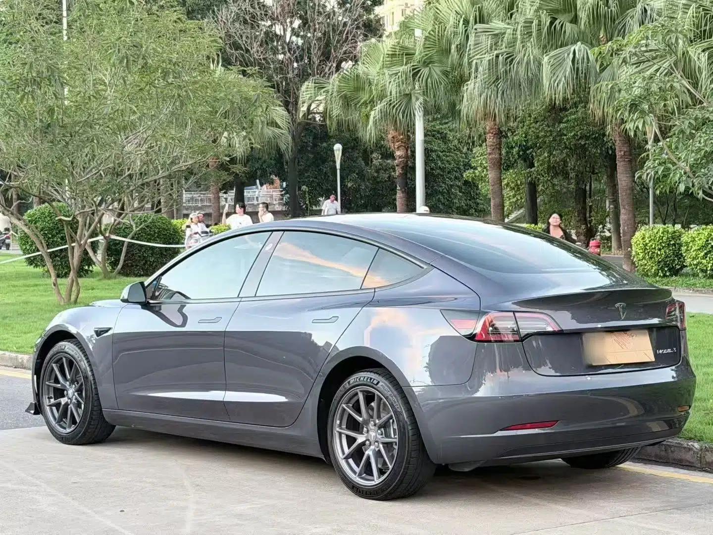 Tesla Model 3 2022 Rear-Wheel-Drive Version — миниатюра 4
