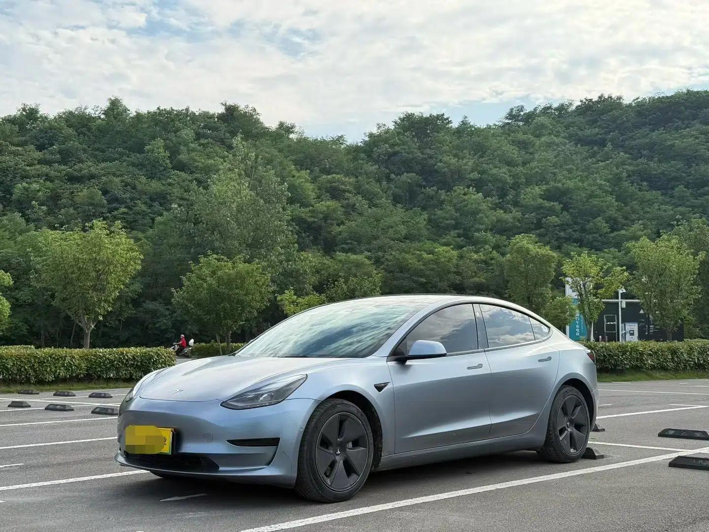 Tesla Model 3 2022 Rear-Wheel-Drive Version — миниатюра 1
