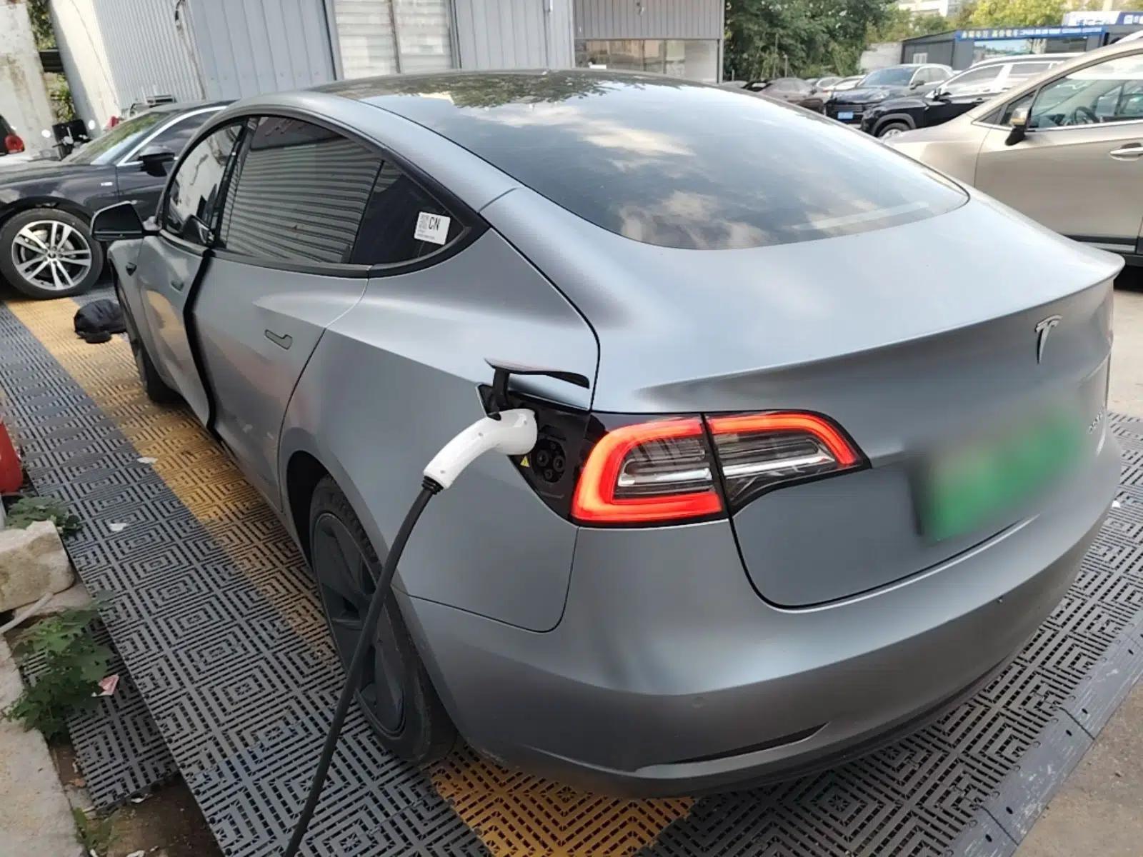 Tesla Model 3 2022 Rear-Wheel-Drive Version — миниатюра 4