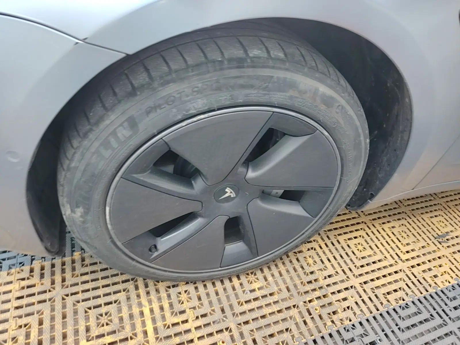 Tesla Model 3 2022 Rear-Wheel-Drive Version — миниатюра 10